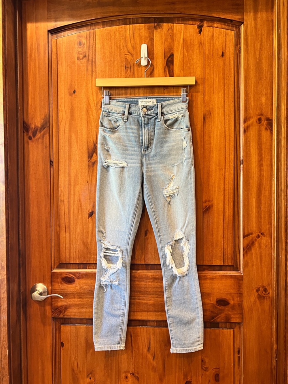 Abercrombie & Fitch Women's Light Blue Distressed Skinny Jeans